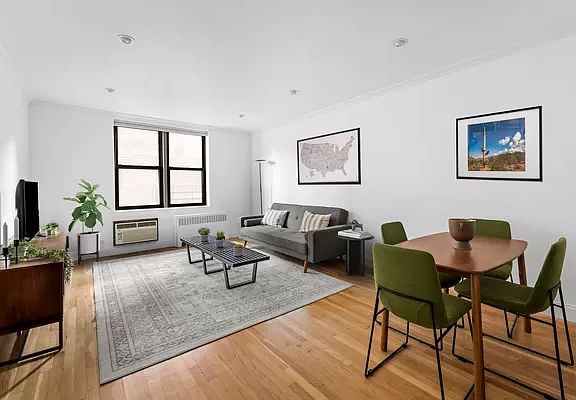 3rd image of 100 Bank St #5JW