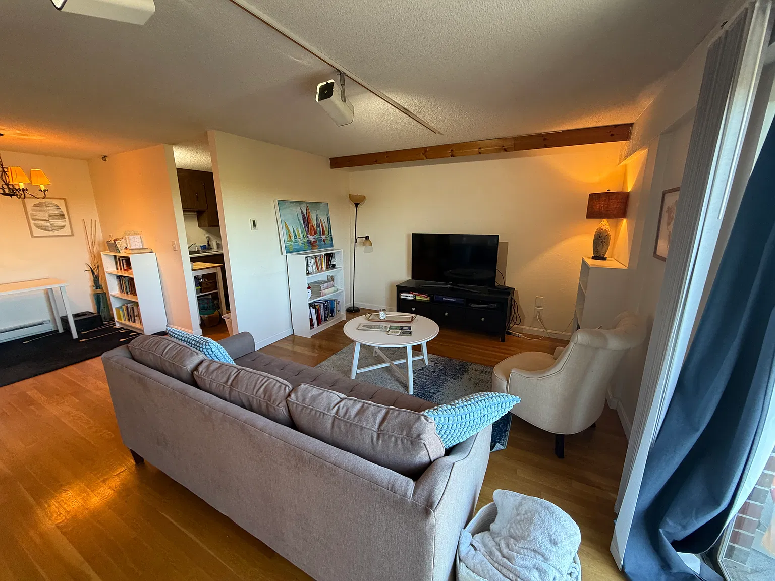 1 bed, 734 sqft, $2,250 — Photo 4