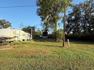 106 Lake Dr, Angleton, TX 77515