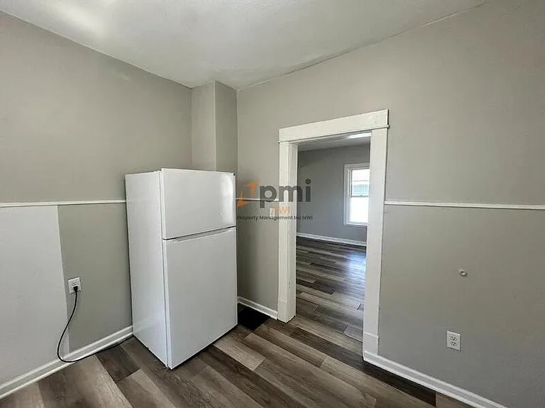 906 2nd St — Photo 3