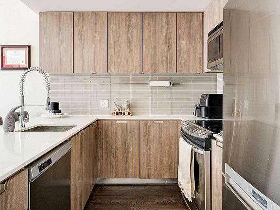 4th image of 1109-626 14th Ave SW #1109