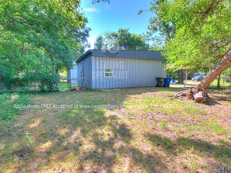 1025 Parsons St — Photo 29