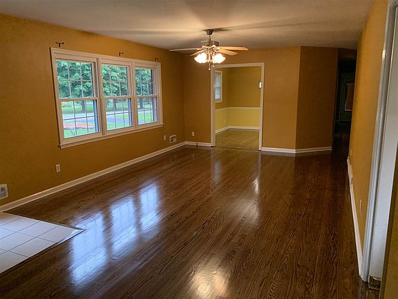 2nd image of 475 Ashmoor Ave
