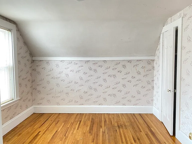 65 Young St — Photo 26