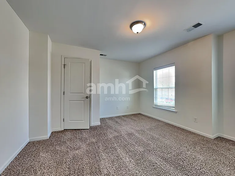 407 Pine Hill Ln — Photo 12