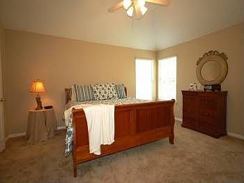 4th image of 3737 Newland Dr
