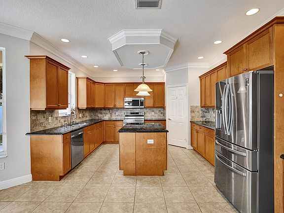 4th image of 2804 Shaughnessy Dr