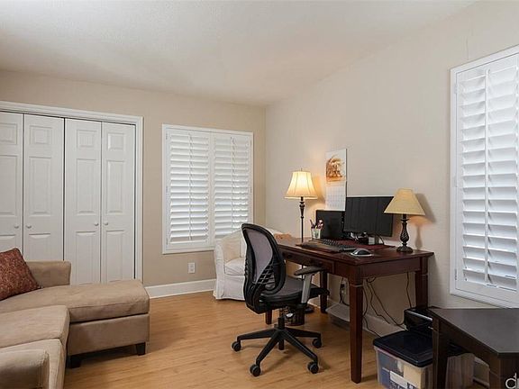 5th image of 27 Bridle Ln