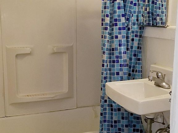 5th image of 509 School St APT 1