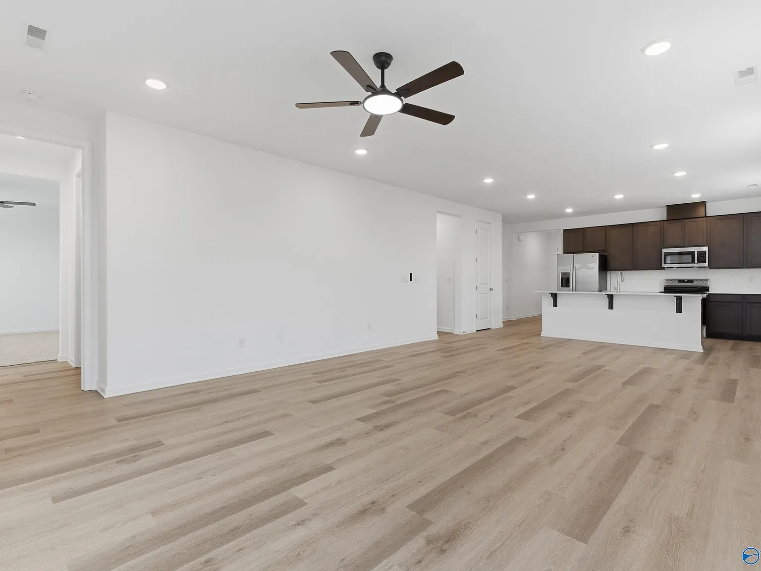 3 bed, 2.0 bath, 1723 sqft, $1,850 — Photo 3