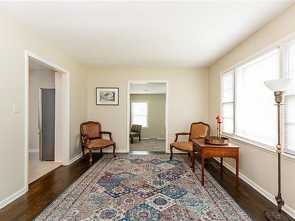 4th image of 419 W 87th St