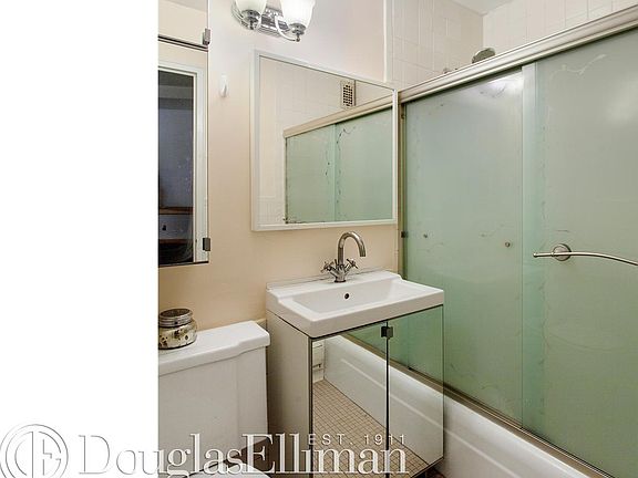 4th image of 155 W 68th St APT 1833