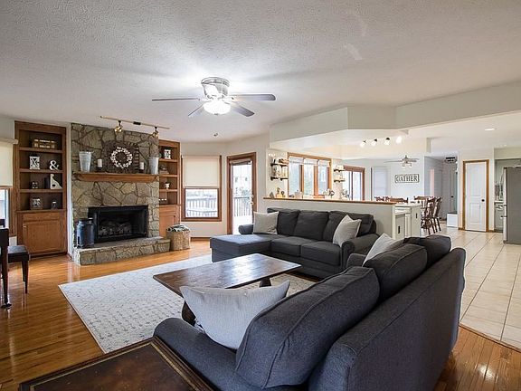 5th image of 6756 Silvermound Dr