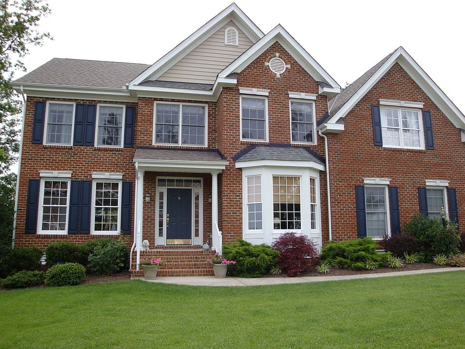 Brick Front, Side Load Garage, Bay Window