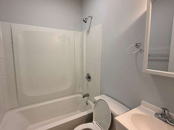 4th image of 19 Orchard St Floor 1