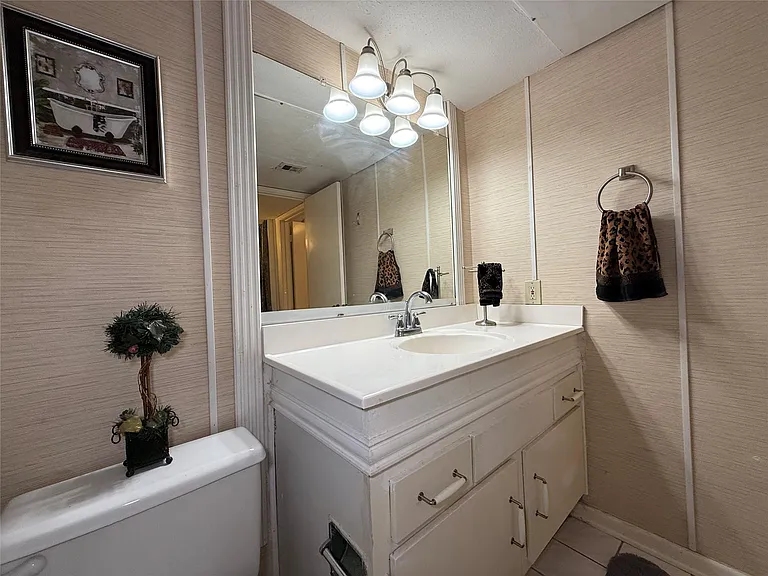 845 Augusta Dr #11 — Photo 14