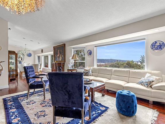 5th image of 5301 Sooke Rd