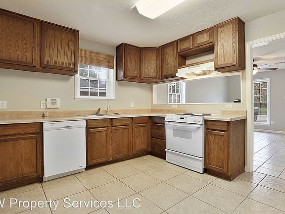 3rd image of 1629 Heights Dr