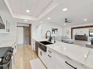 1102 S Park View Cir, Mesa, AZ 85208