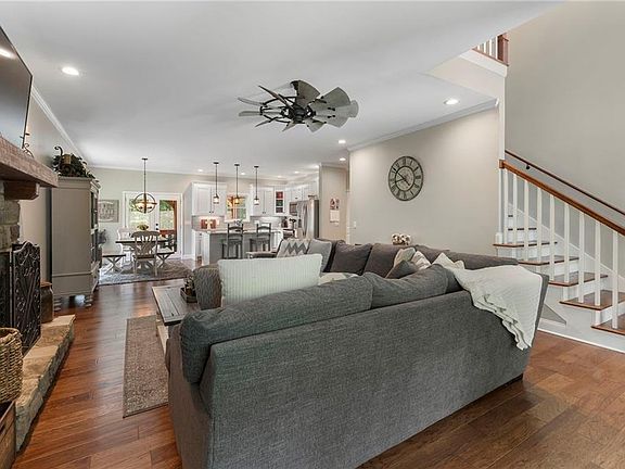 5th image of 230 McArthur Dr