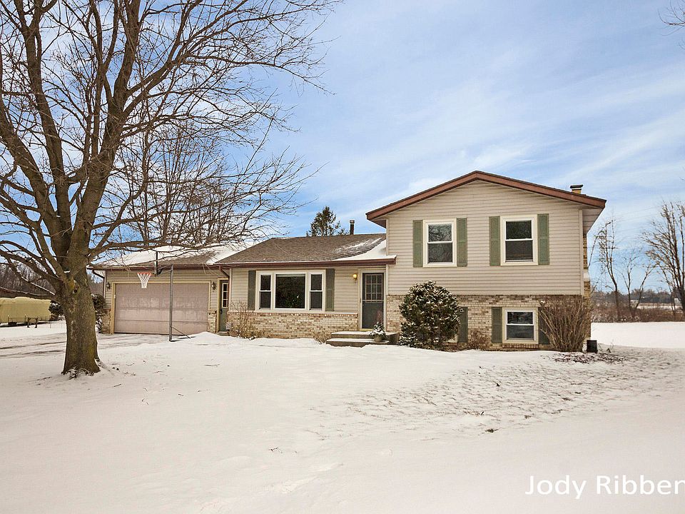 1st image of 665 Bylsma Dr NW