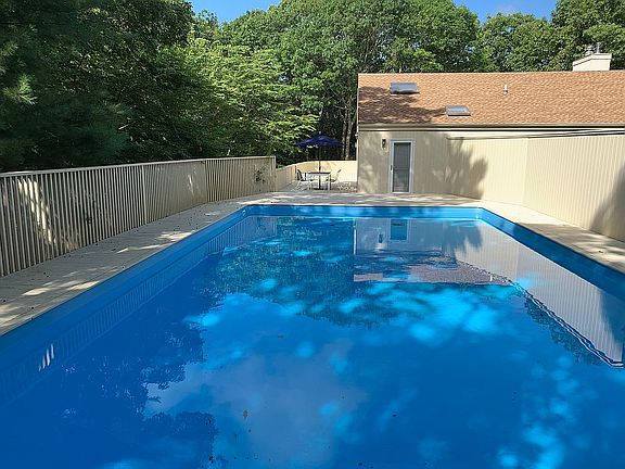 2nd image of 12 Lyme Ln
