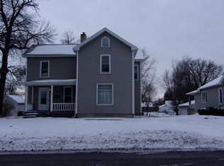 606 Peoria St #A-B, Washington, IL 61571