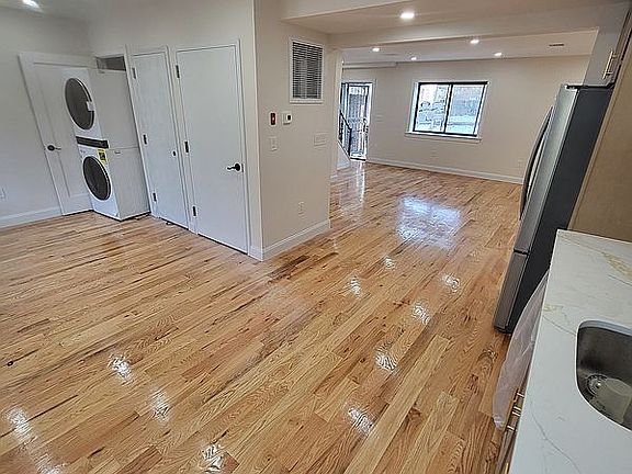5th image of 135-54 223rd St #1