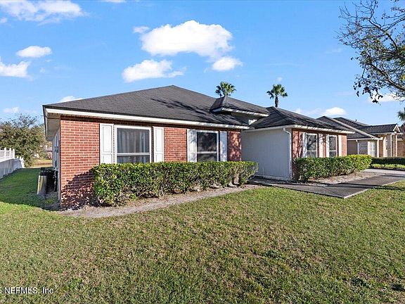 3rd image of 1985 WILLESDON Drive E