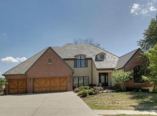 6115 Timberidge Dr, Parkville, MO 64152