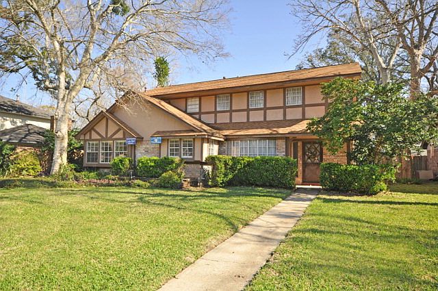 1st image of 206 Huckleberry Dr