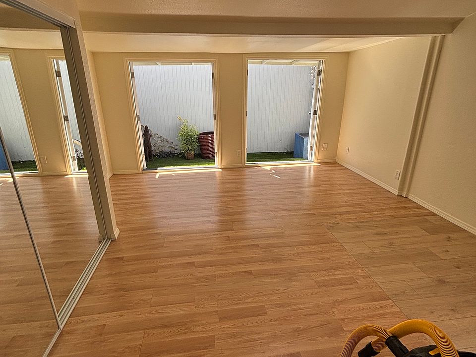 1st image of 3979 Centre St