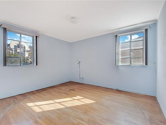 4th image of 2322 E 64th St