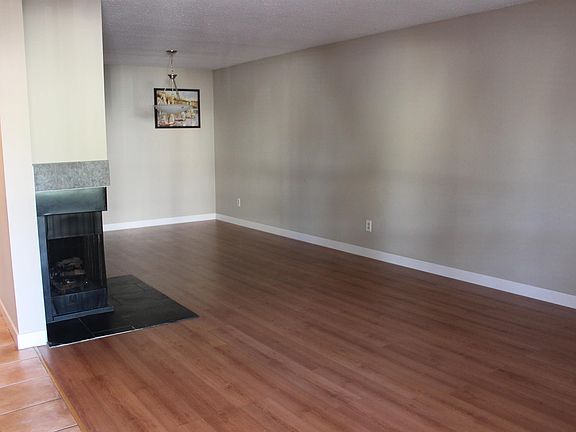 3rd image of 2031 Saddleback Rd NW