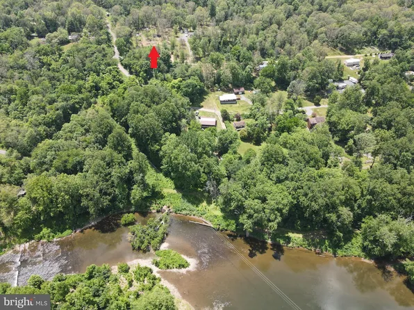 Oliver Ln, Great Cacapon, WV 25422