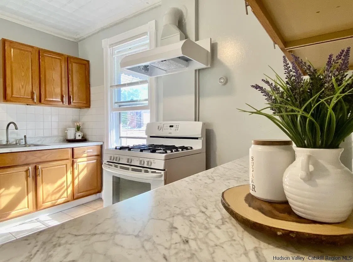 2 bed, 900 sqft, $1,825 — Photo 2