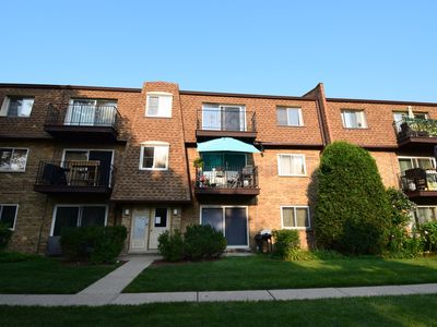 9467 Bay Colony Dr APT 3S, Des Plaines, IL, 60016