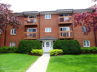 517 W Central Rd APT 2A, Mount Prospect, IL 60056