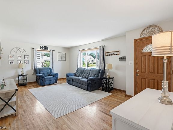 4th image of 1215 Lincoln Ave