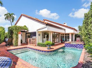 541 Bay Villas Ln, Naples, FL 34108