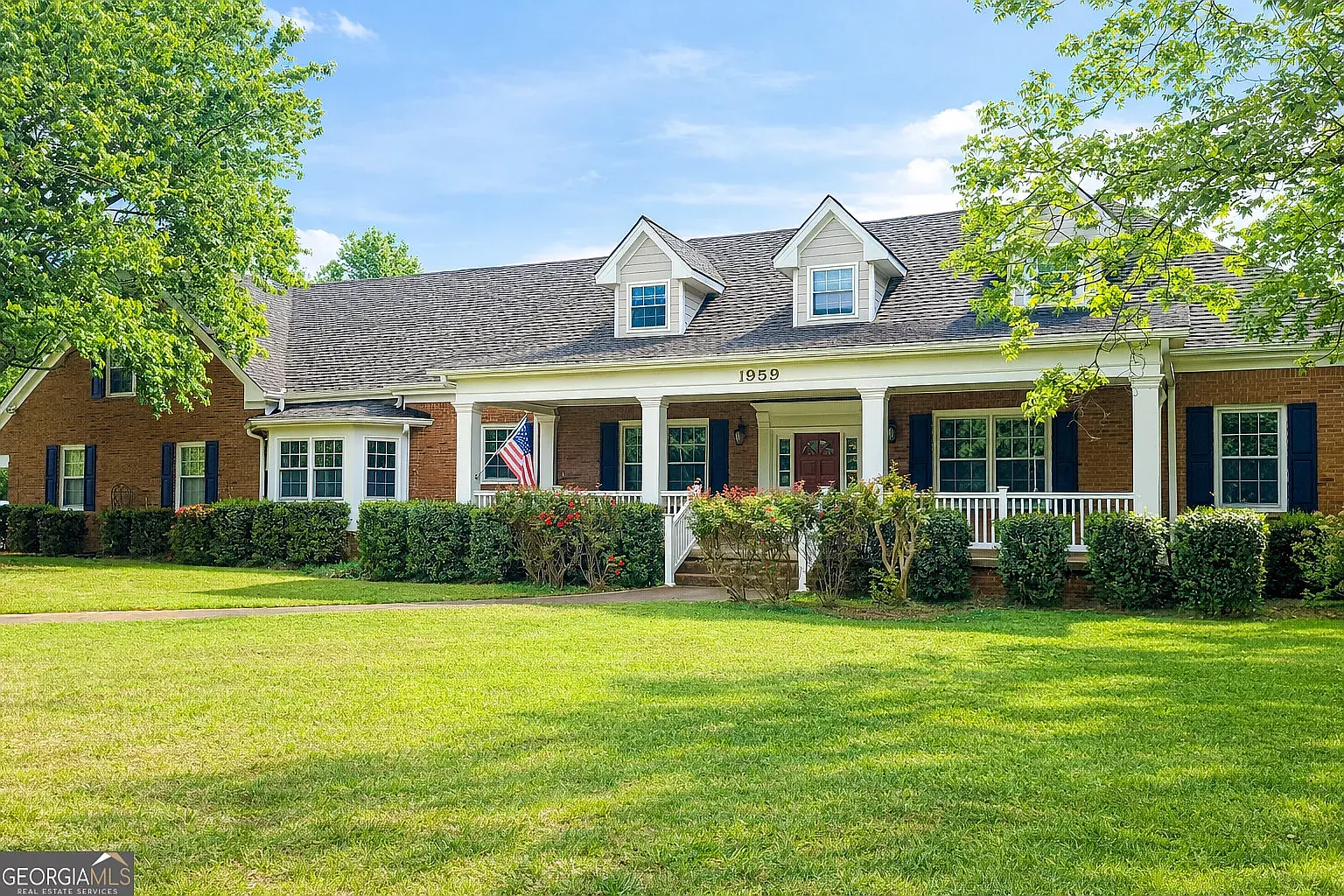5 bed, 5700 sqft, $3,800 — Photo 1