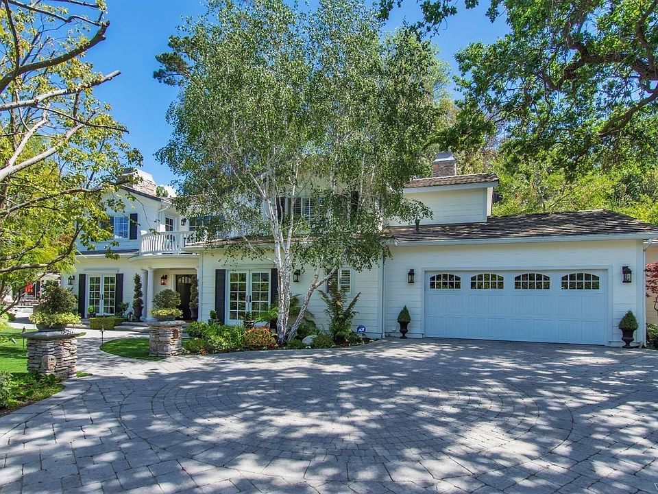 Beautifully renovated in 2007 - Connecticut Comes To Conejo Oaks!