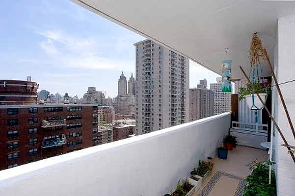 Sold by R New York | media 13