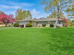 667 Valley Forge Trl, Rockton, IL 61072