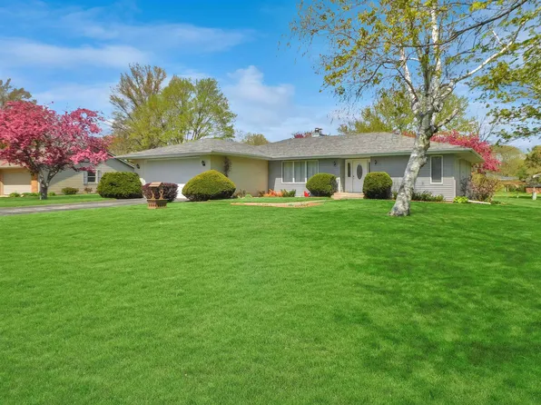 667 Valley Forge Trl, Rockton, IL 61072