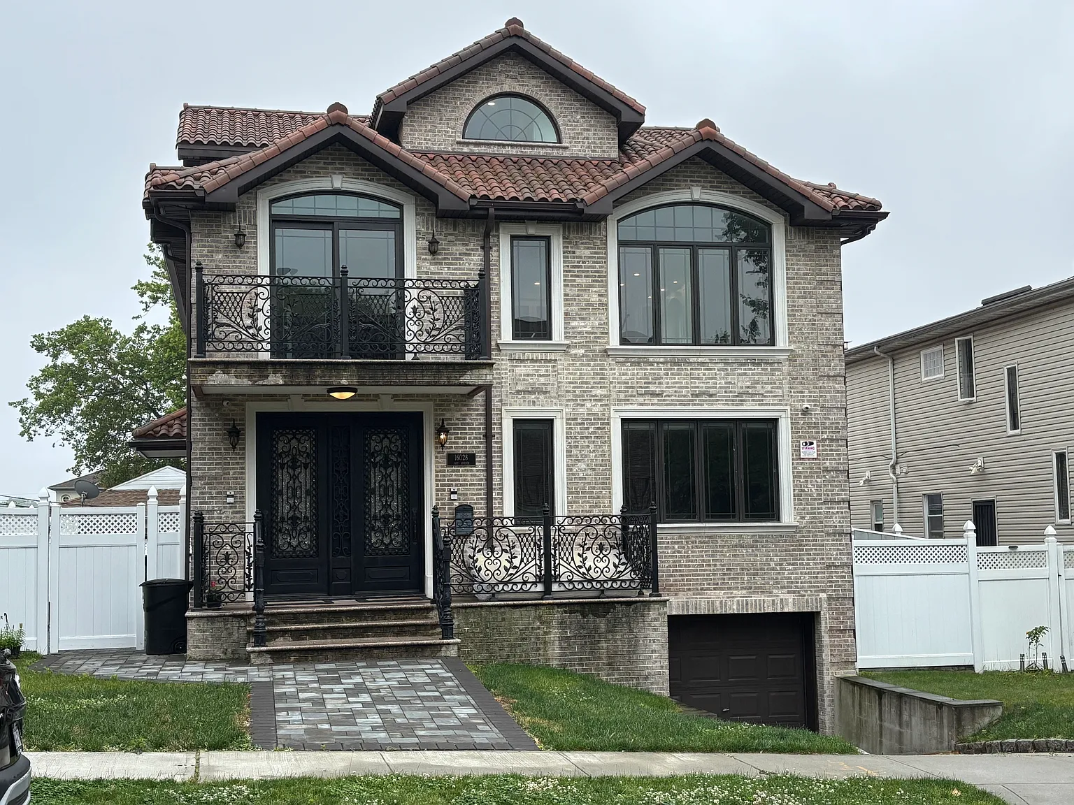 3 bed, 2300 sqft, $4,600 — Photo 1