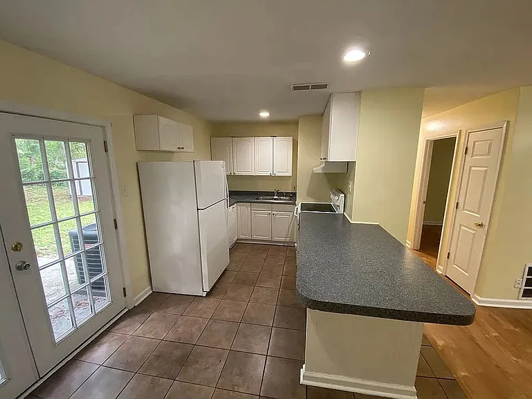 6910 Damascus Rd — Photo 5