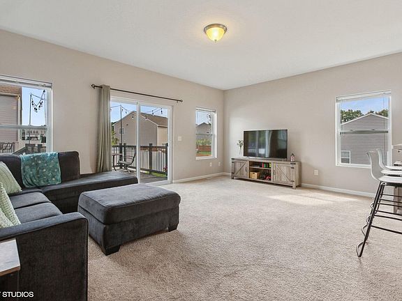 3rd image of 10115 Castle Creek Cir