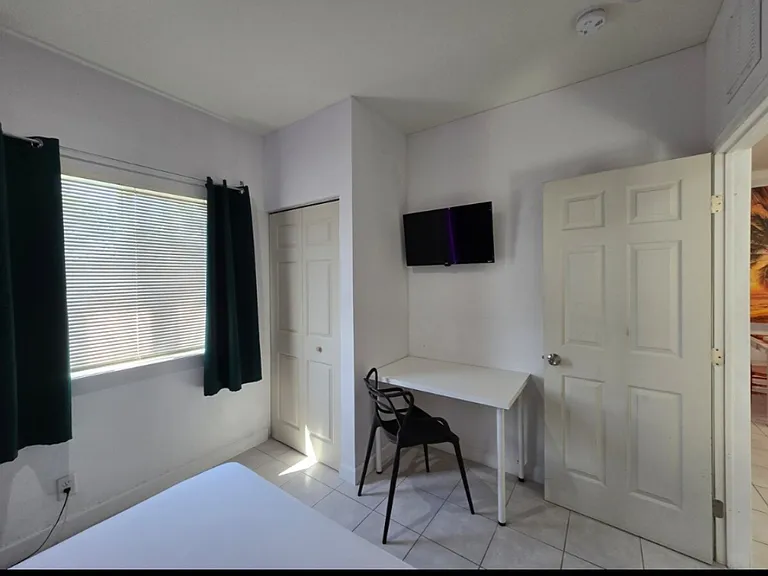 1922 Garfield St #1 — Photo 7