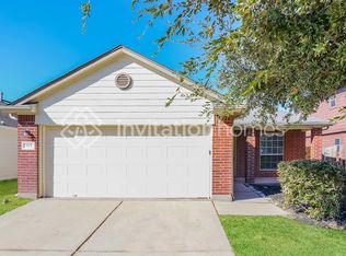 915 Lancaster Lake Dr, Houston, TX 77073